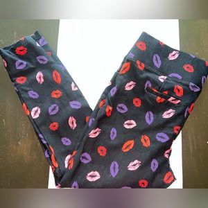 🦄2/$15 Torrid kiss lipstick luxe pont pants 1R